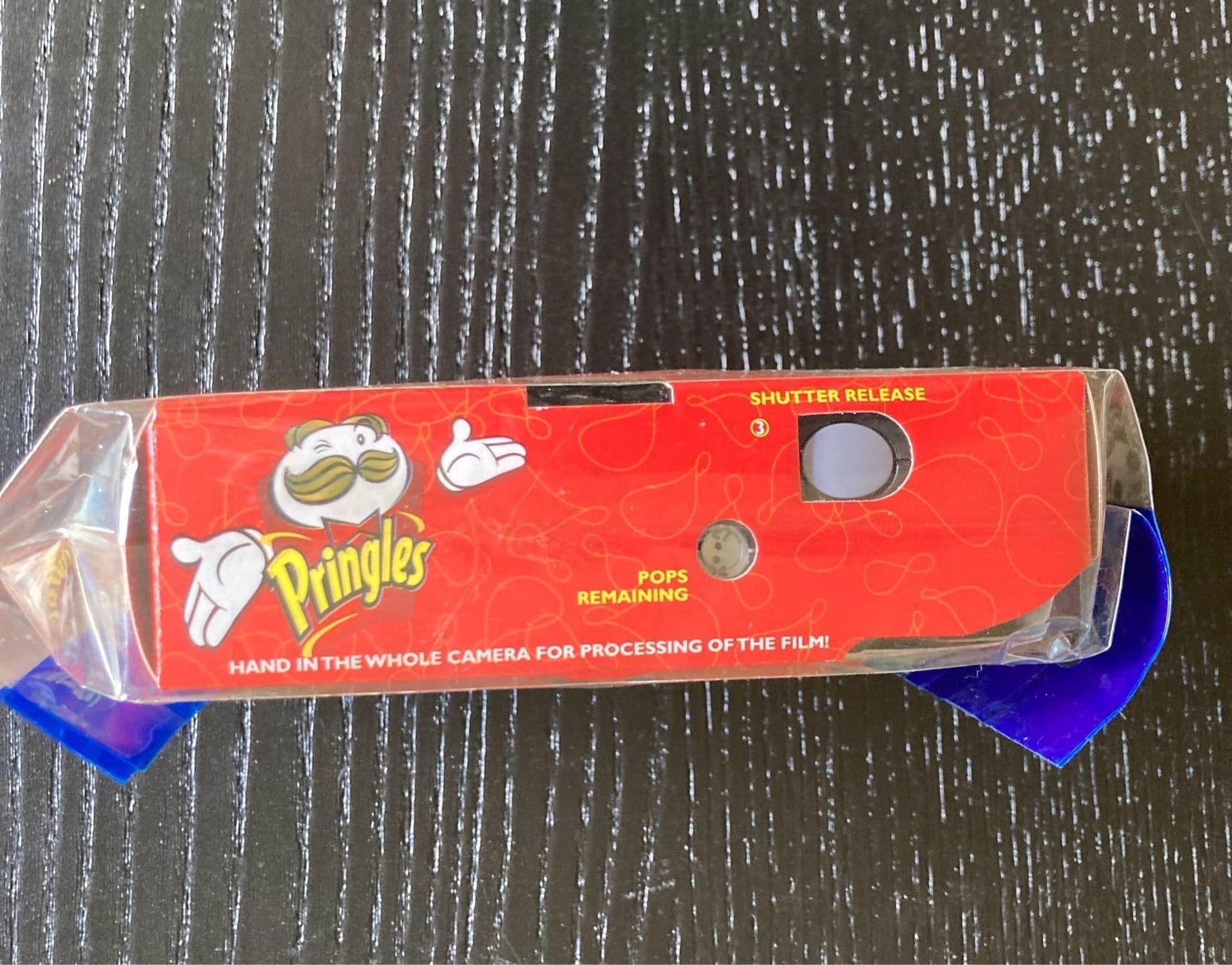 Oöppnad Pringles engångskamera 2005