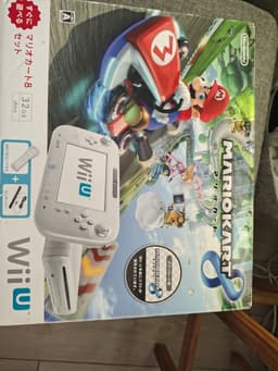 Japansk nintendo Wii U med Mario Kart 8 och 4 spel