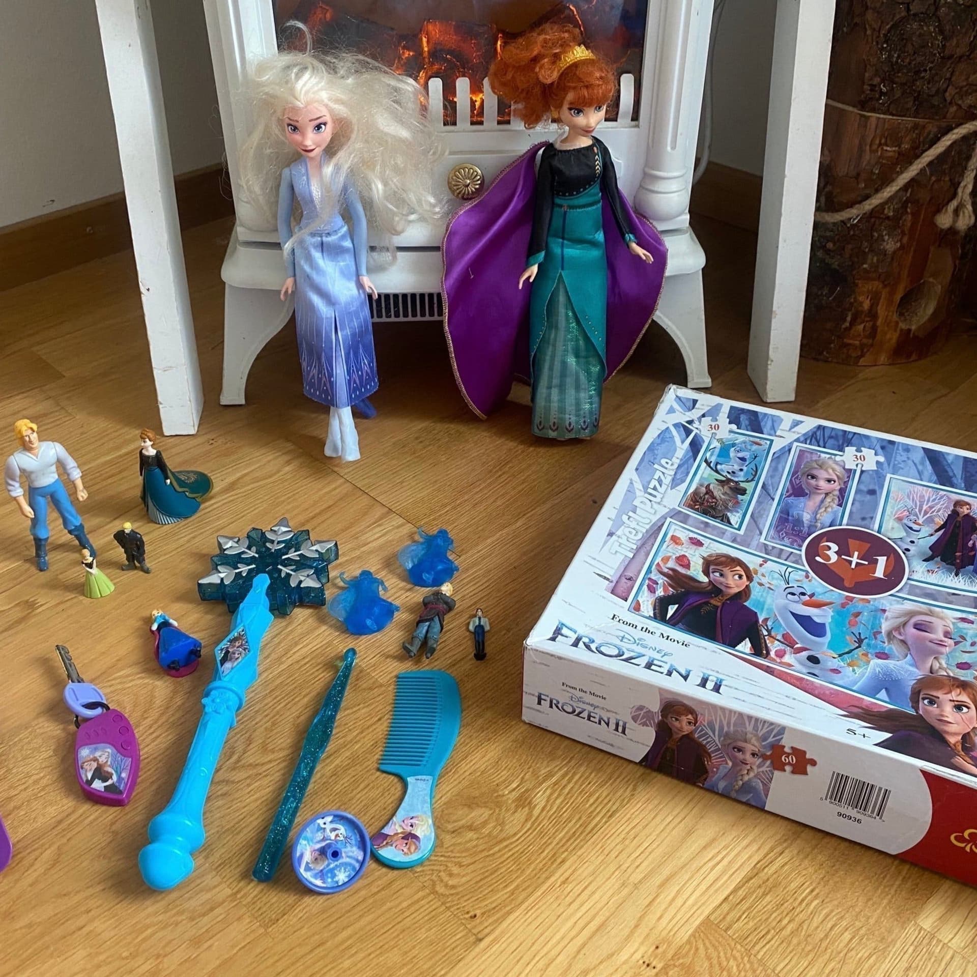 Frost 2 Leksakspaket med dockor, figurer och pussel samt klackskor