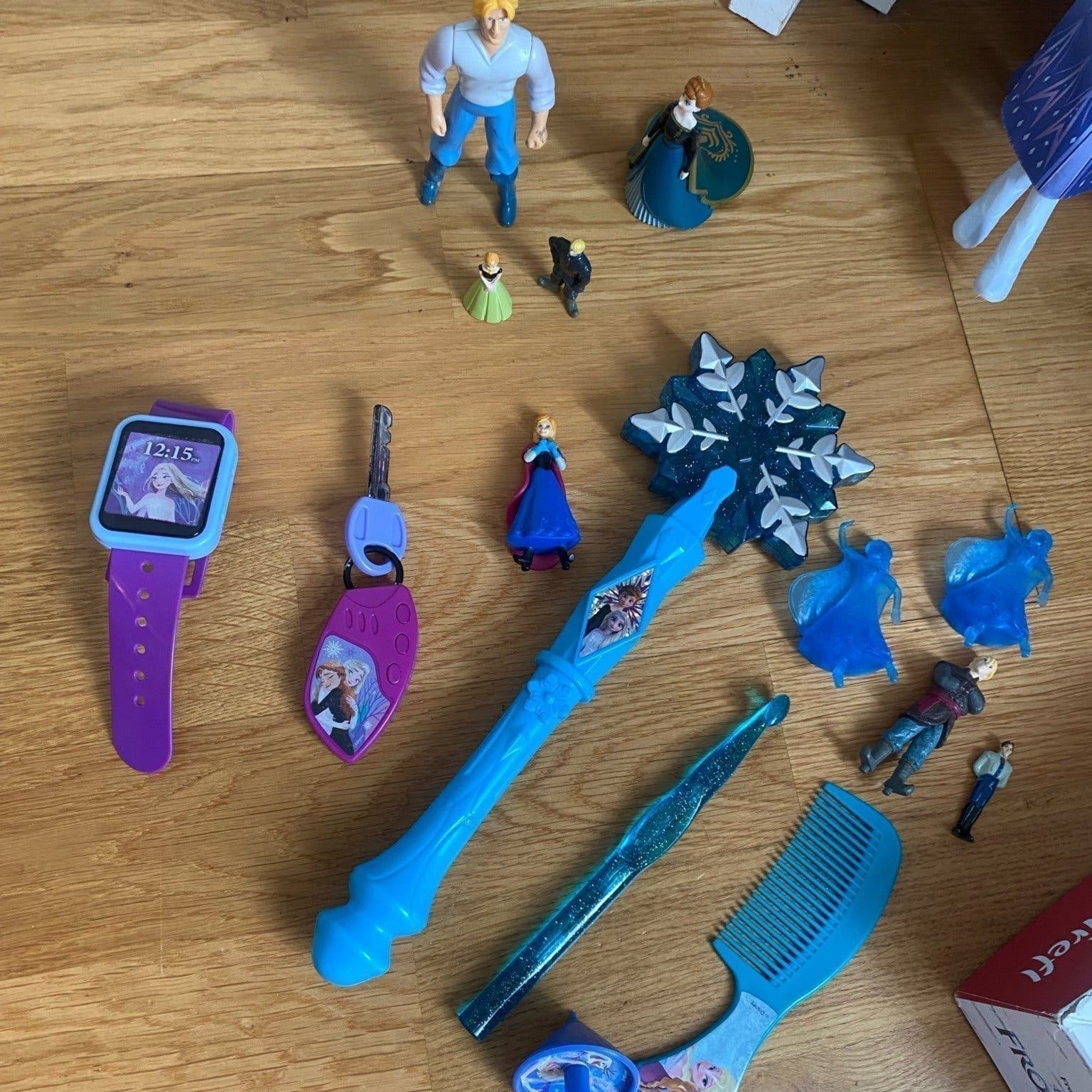 Frost 2 Leksakspaket med dockor, figurer och pussel samt klackskor