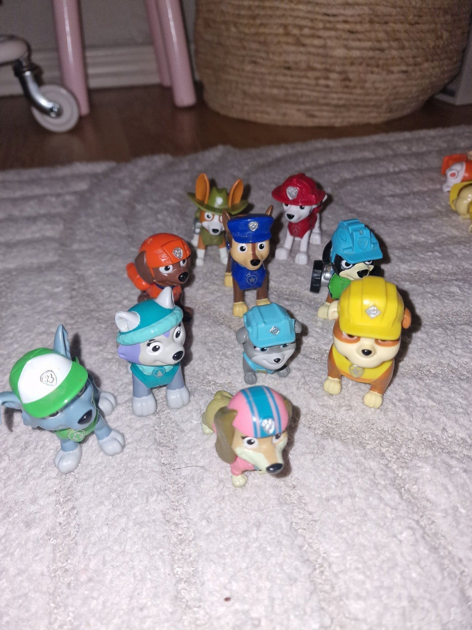 10 srycken Paw Patrol figurer,nyskick