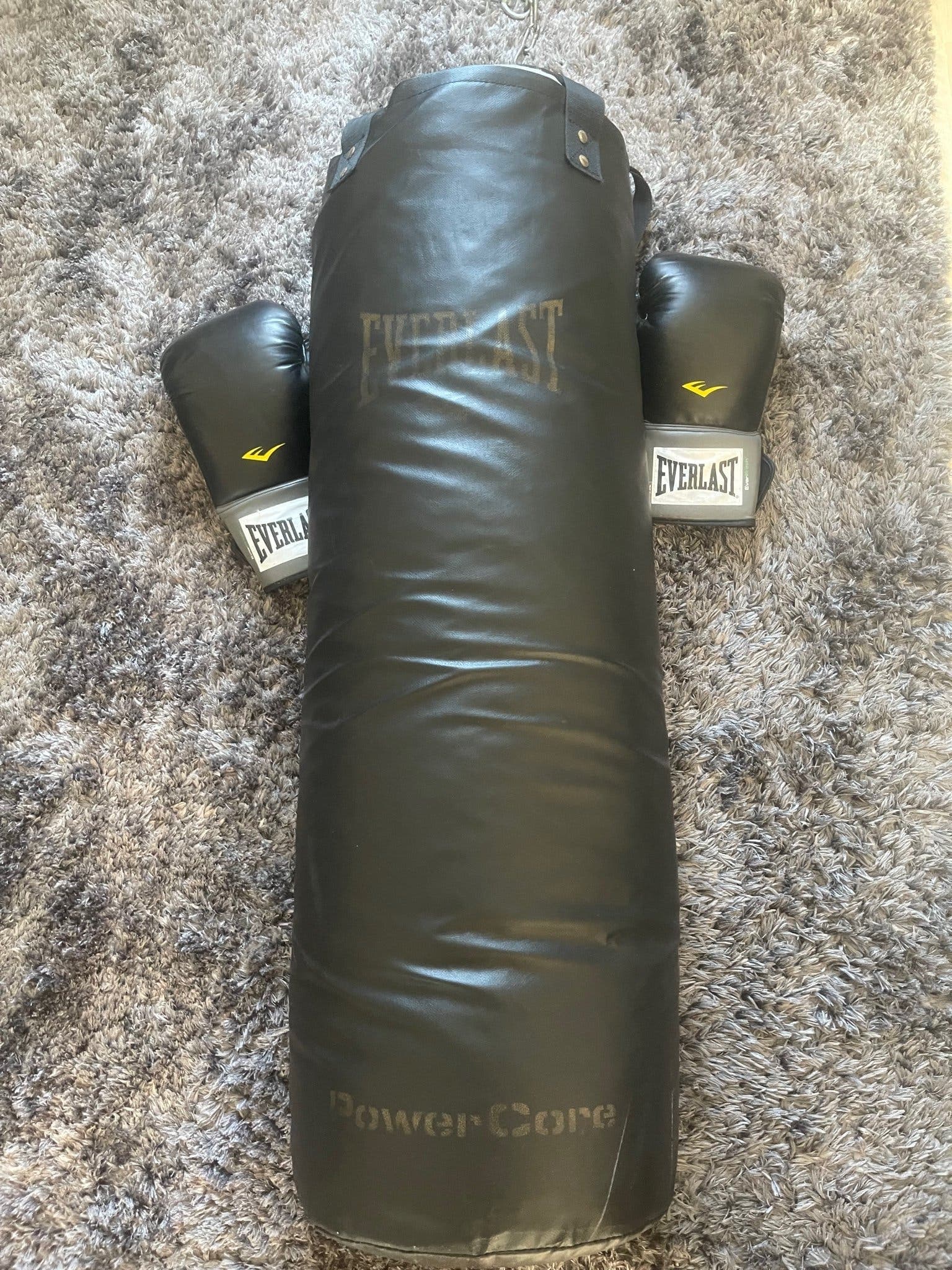 Everlast Power Core boxningssäck med handskar