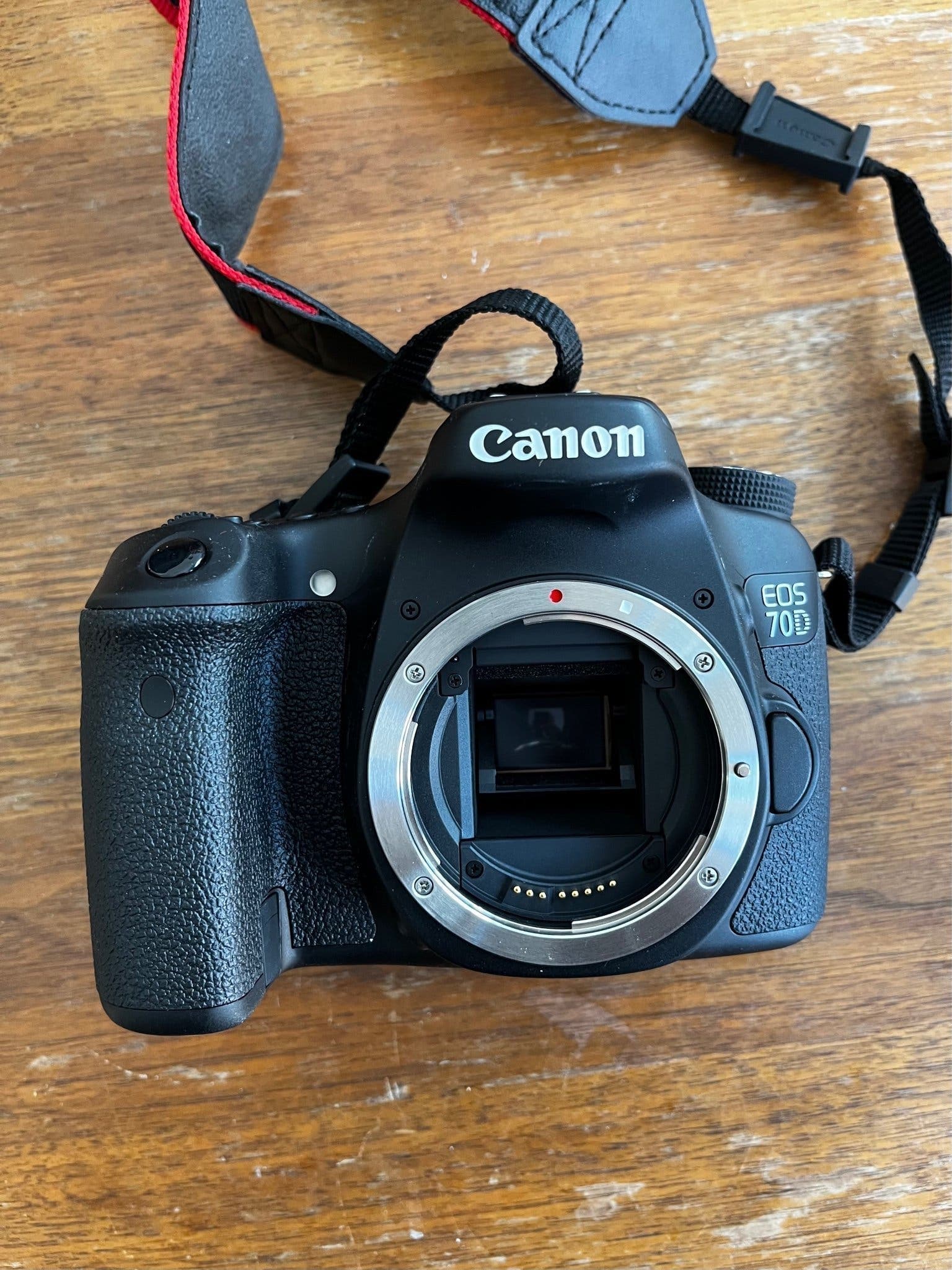 Canon EOS 70D systemkamera med Sigma DC 17-50mm 1:2.8 EX HSM objektiv