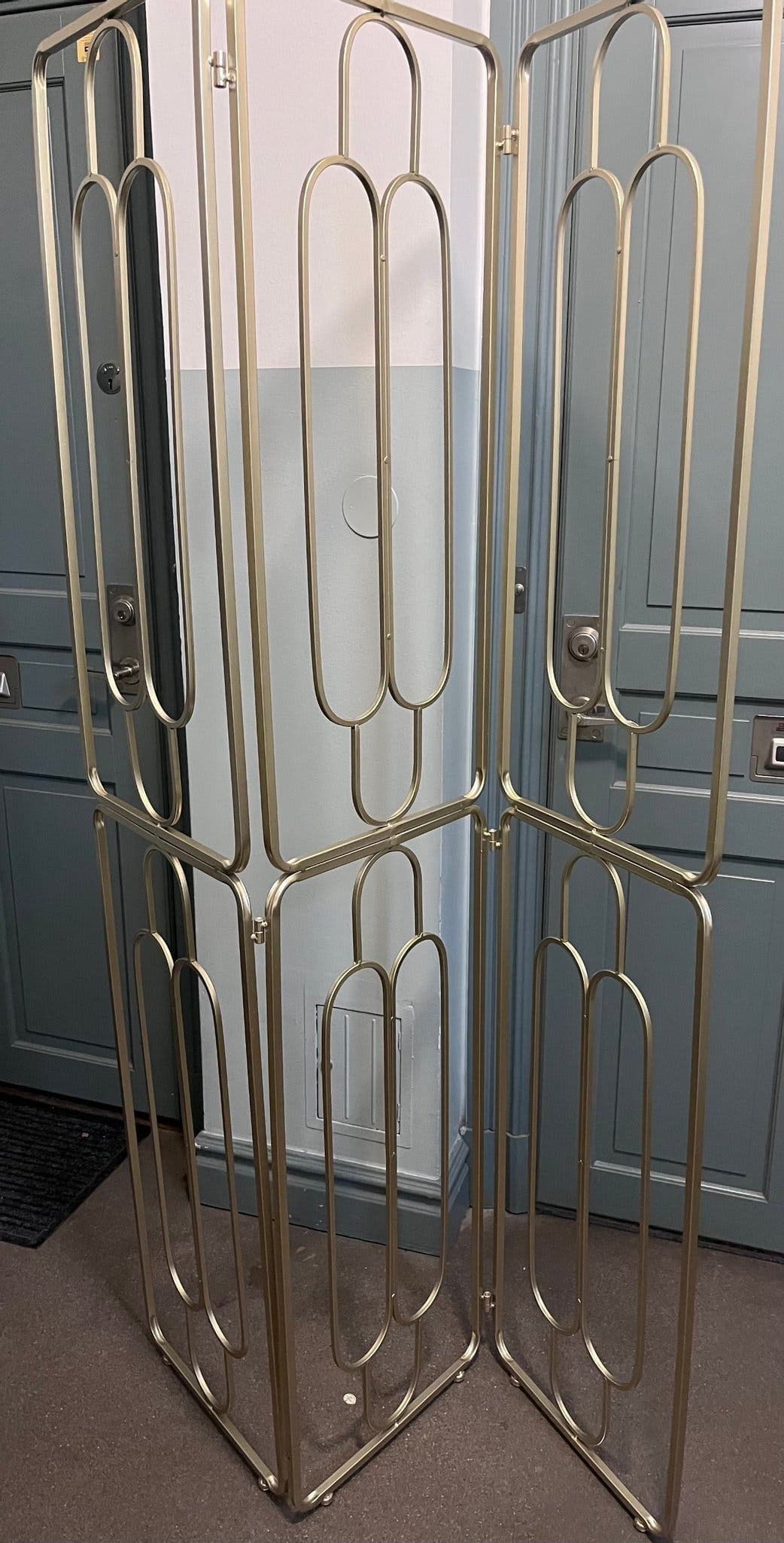 Art Deco-inspirerad rumsavdelare i mässing – 183 cm!