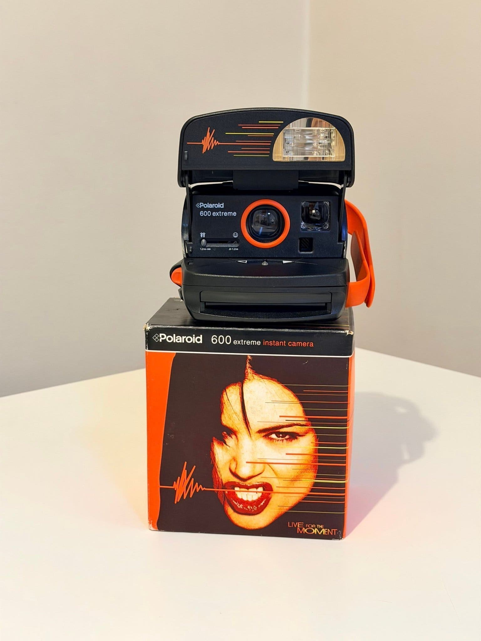 Polaroid 600 Extreme Instantkamera – Vintage 90-tal – Testad & Fungerar