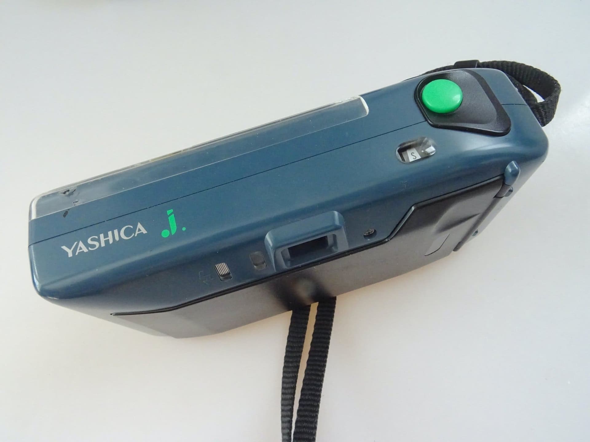 Kamera Yashica J med väska.