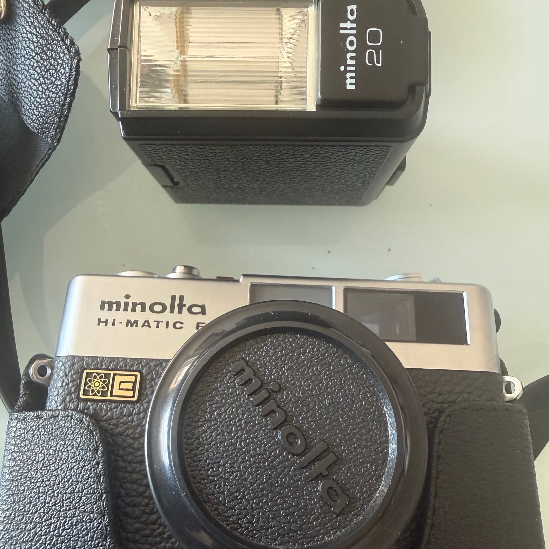 Minolta Hi-Matic F + Minolta Auto 20 Blixt – Funktionstestad med batteri!