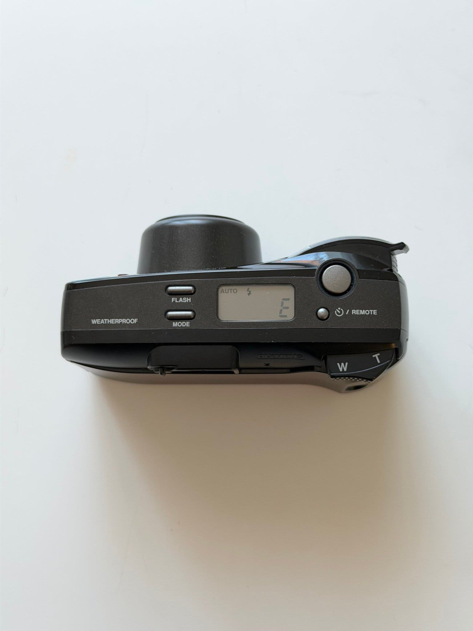 Olympus Superzoom 120 35mm Analog Kompaktkamera – Testad Fungerar