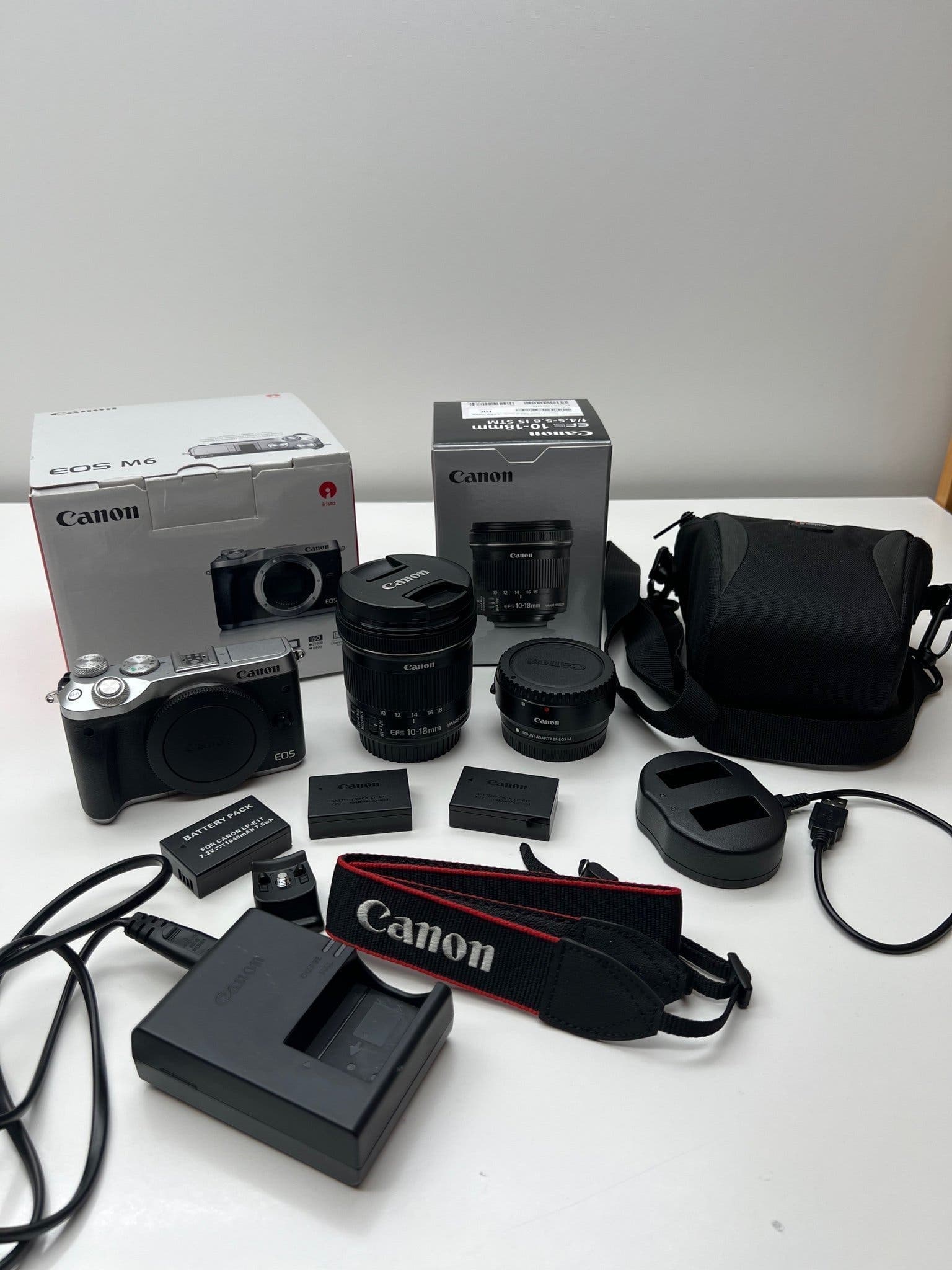 Canon EOS M6 systemkamera med objektiv och tillbehör