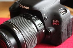 Canon EOS 600D + Canon EF-S 18–55mm IS II