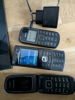 Nokia N80, Nokia 1208 och Samsung SGH-C260
