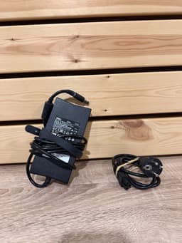 Dell 130W nätadapter/laddare till laptop