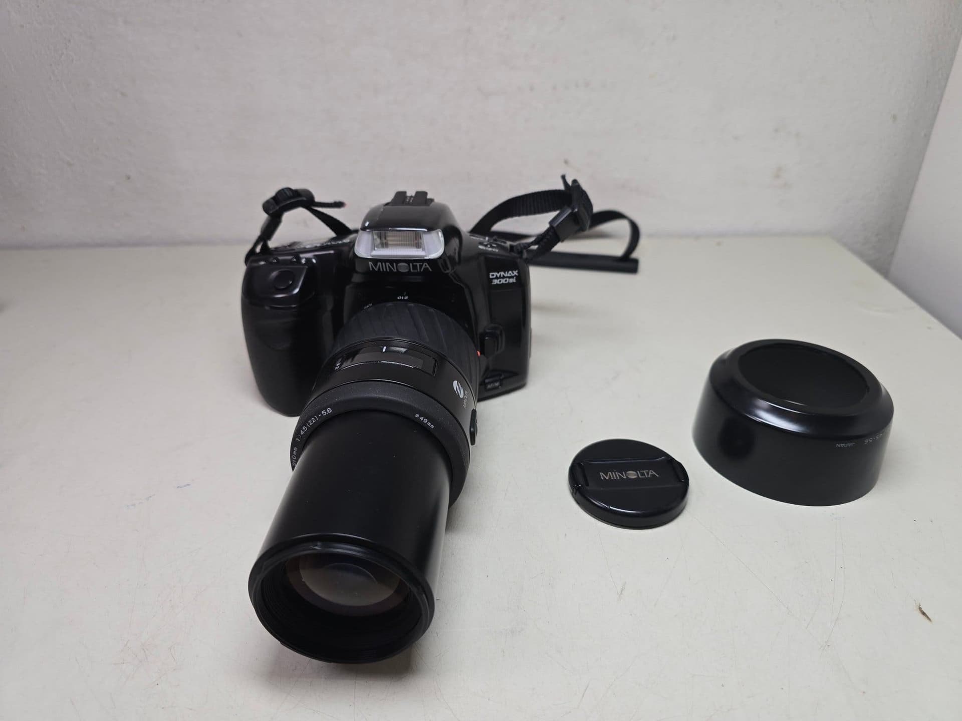Minolta Dynax 300si analog kamera med AF Zoom 70-210mm objektiv
