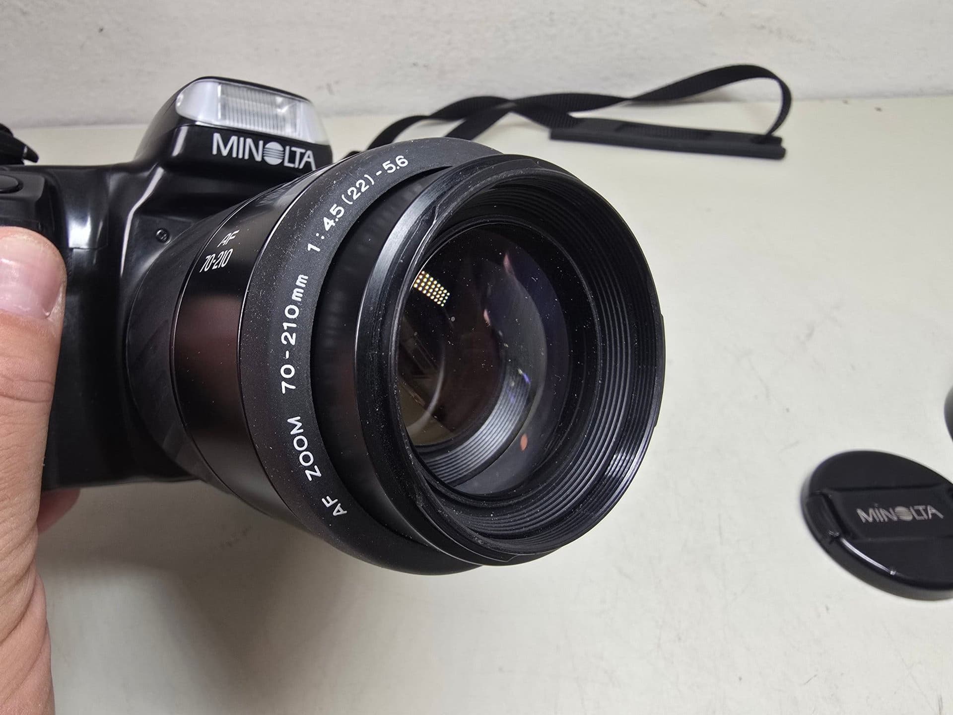 Minolta Dynax 300si analog kamera med AF Zoom 70-210mm objektiv