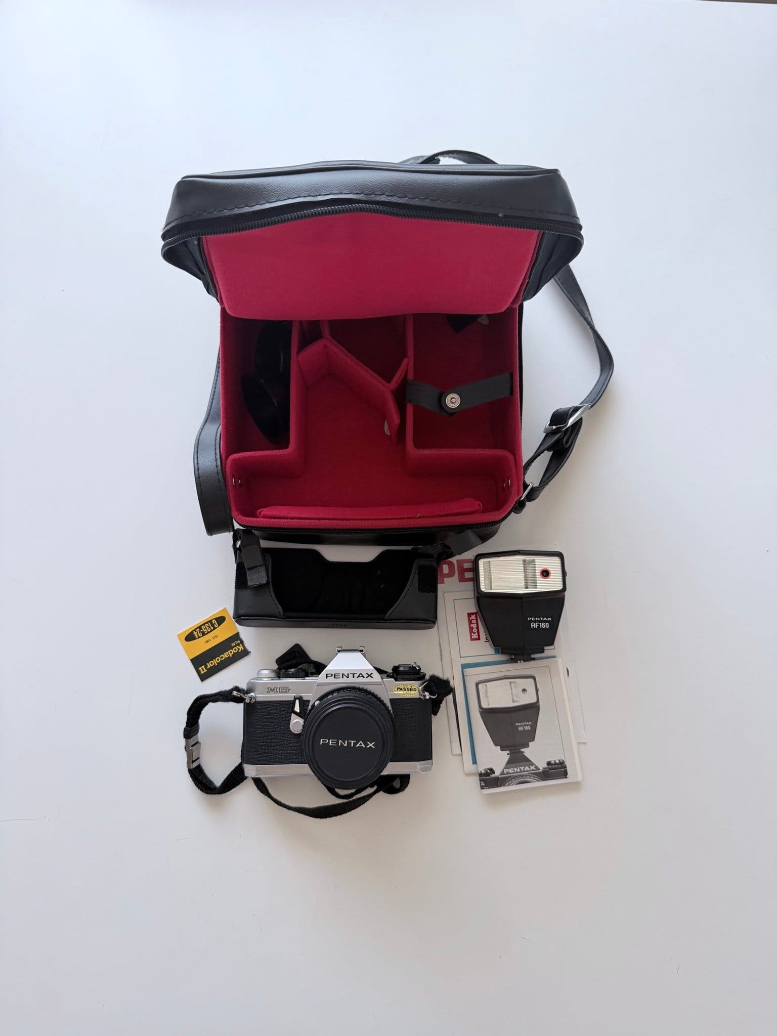 Pentax MG analog systemkamera med tillbehör