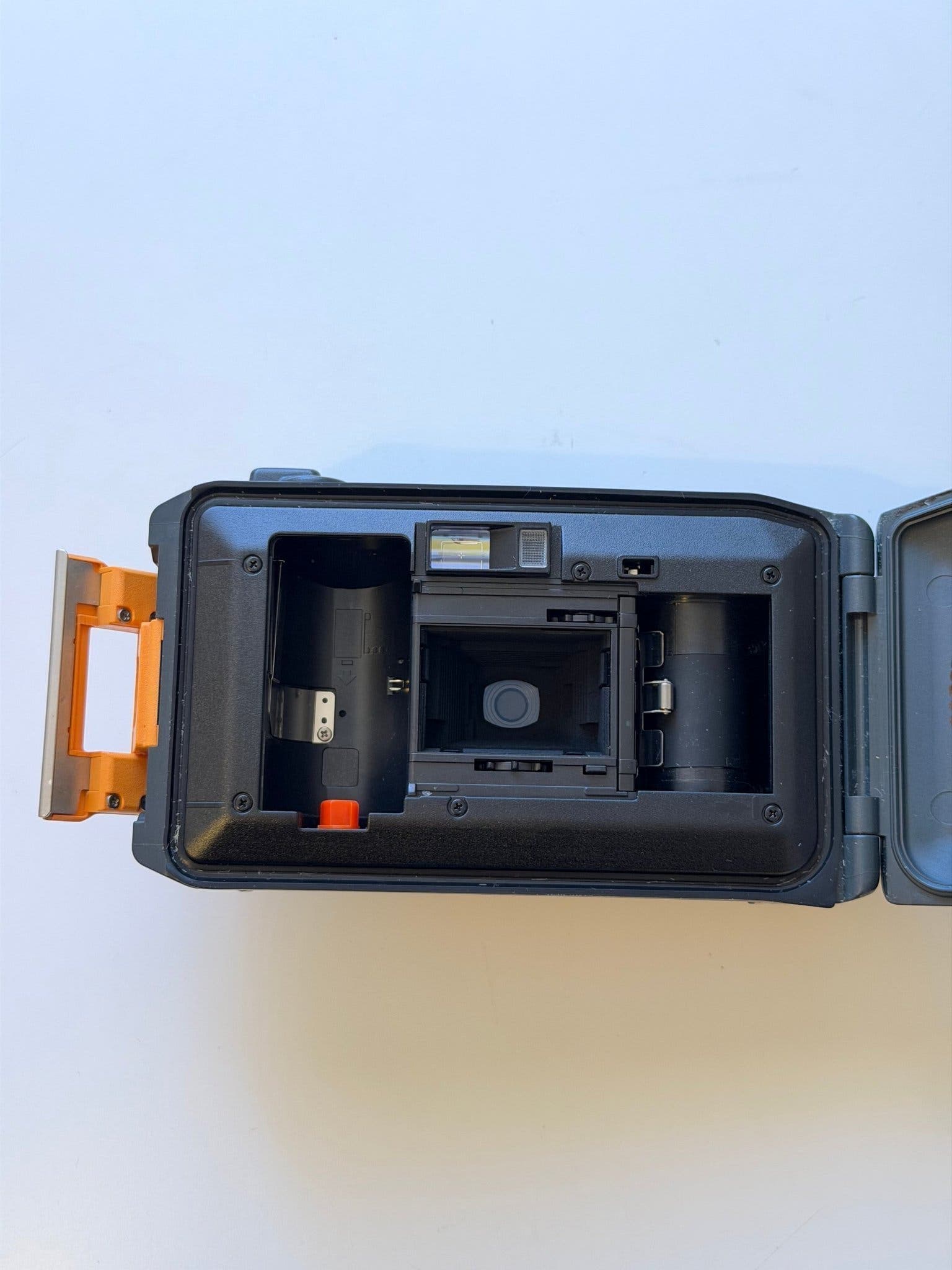 Canon AS-6 (Acqua Snappy) – 35 mm filmkamera, automatisk fokus