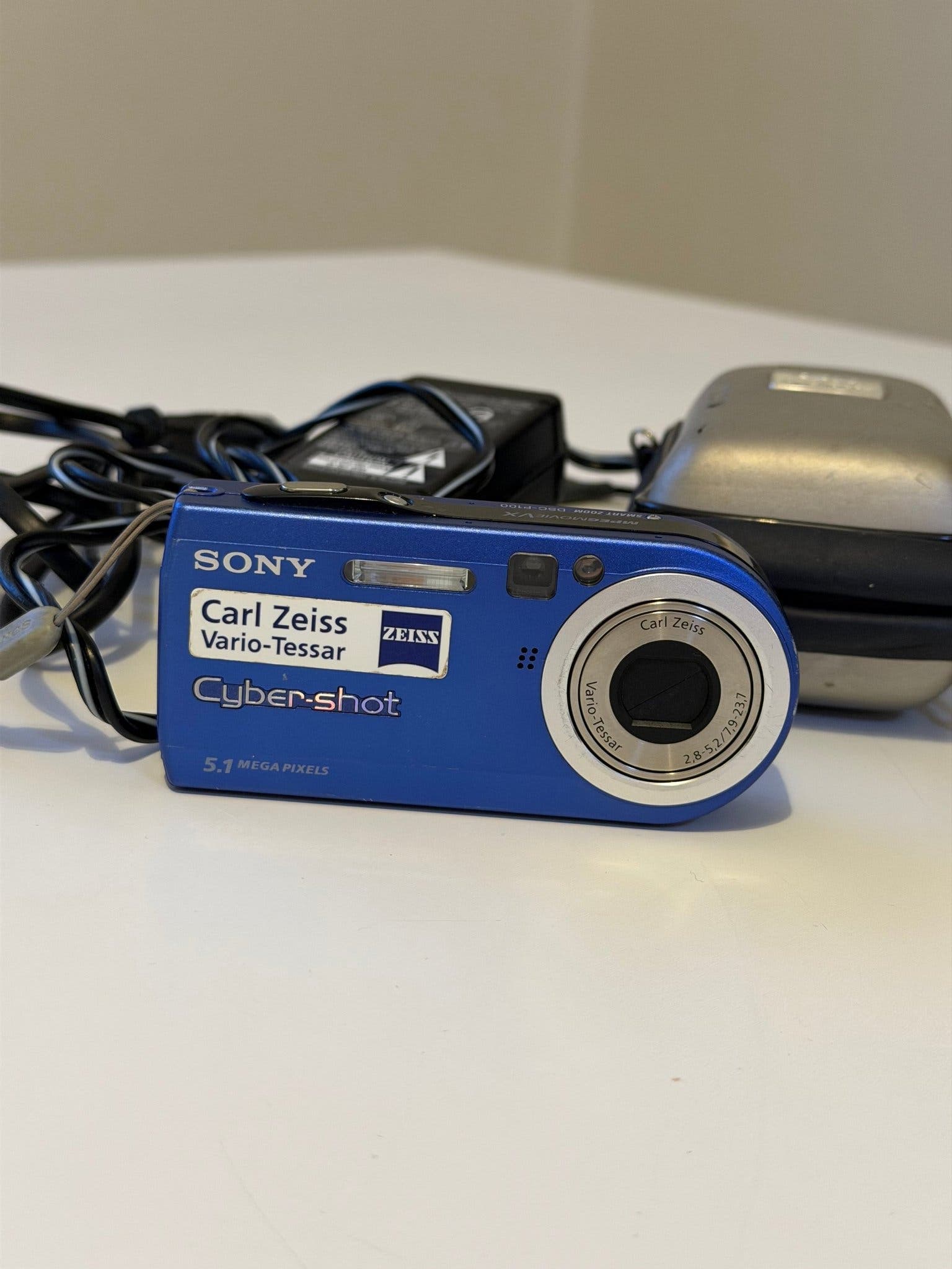 Sony Cyber-shot DSC-P100 – blå – mycket fint begagnat skick