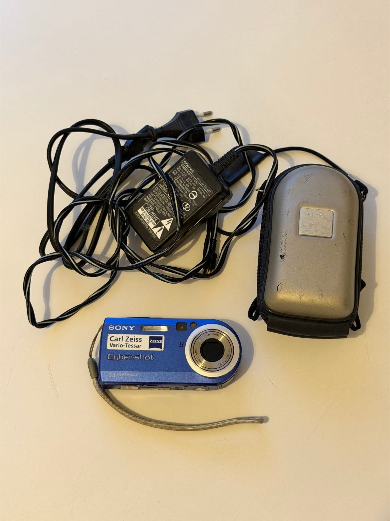 Sony Cyber-shot DSC-P100 – blå – mycket fint begagnat skick