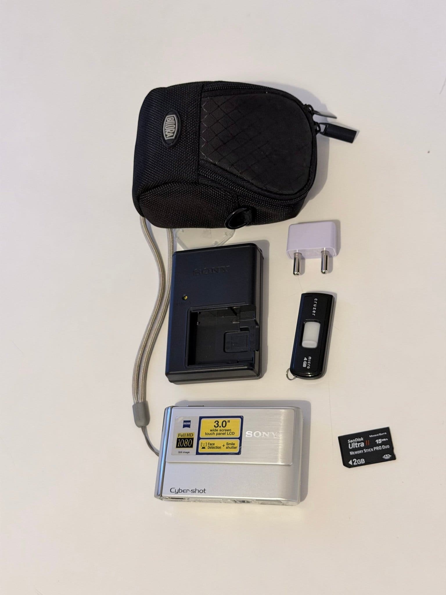 Vintage Sony Cyber-shot DSC-T70 / 8.1MP digitalkamera testad och fungerar