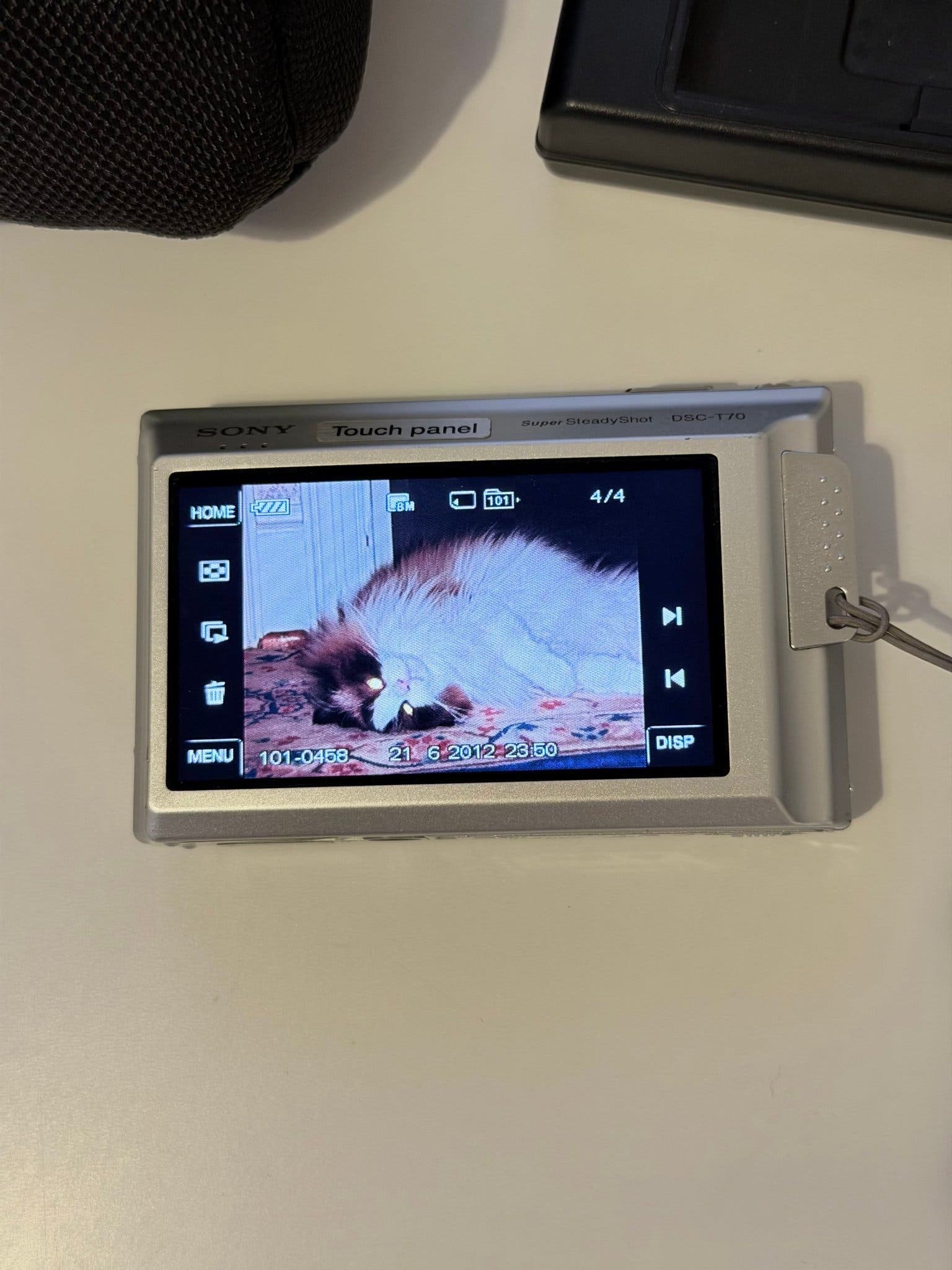 Vintage Sony Cyber-shot DSC-T70 / 8.1MP digitalkamera testad och fungerar