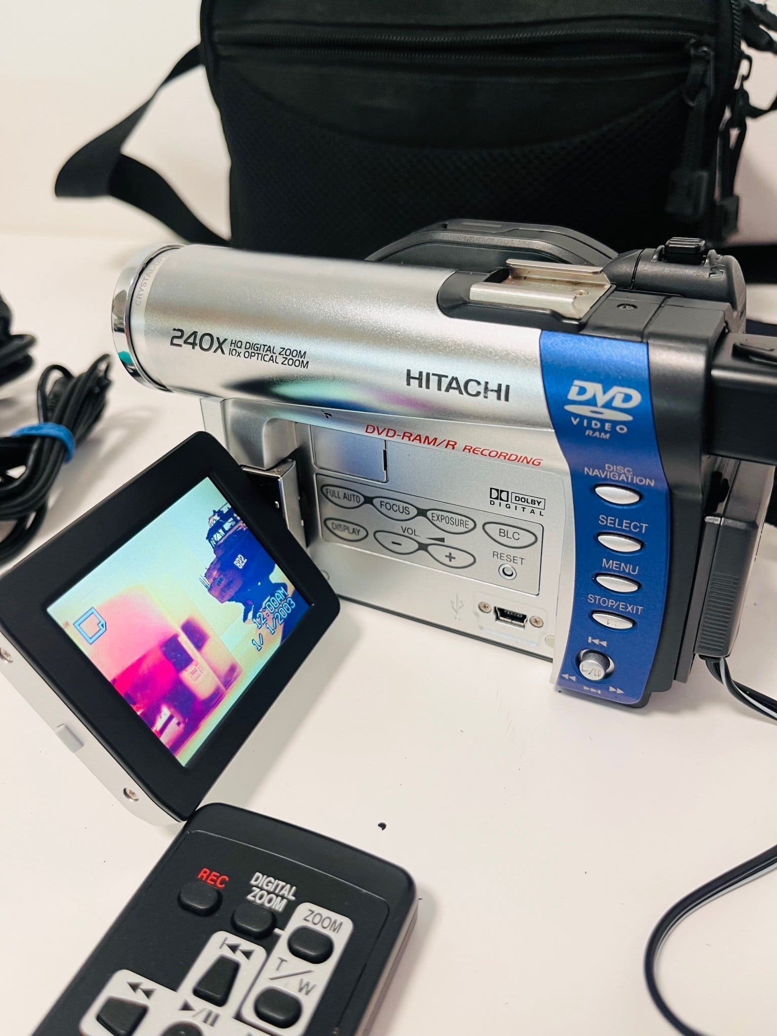 Hitachi DVD 240X Ultravision Digital Videokamera med fjärrkontroll.