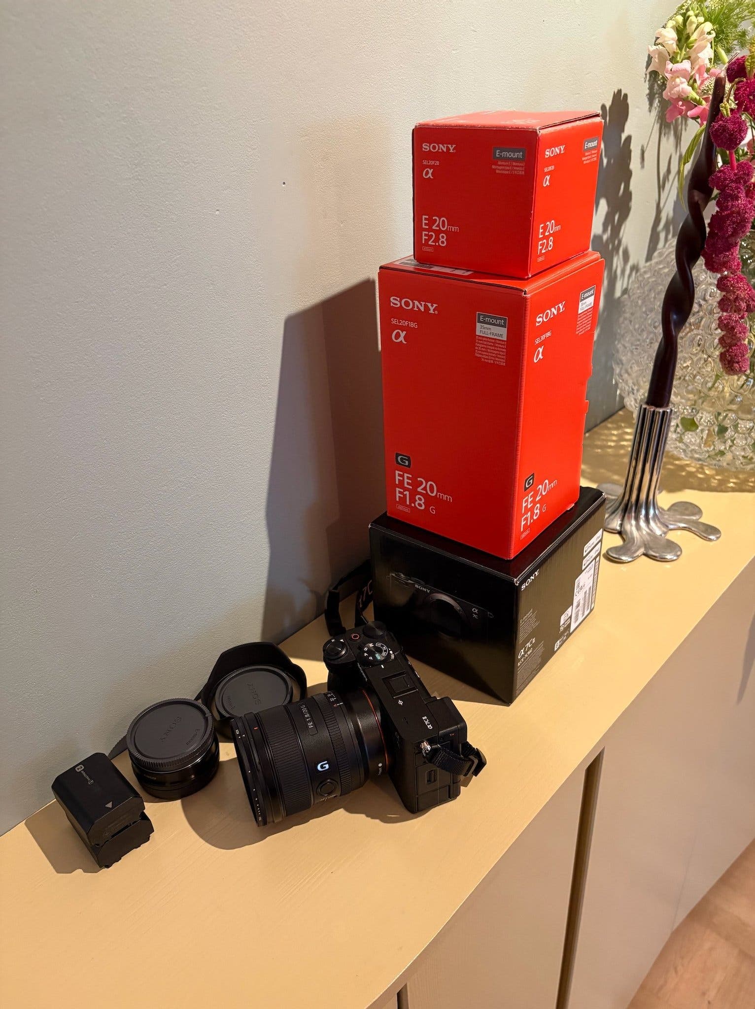 Sony A7C II + Sony 20mm F1.8 G + 20mm F2.8 + tillbehör