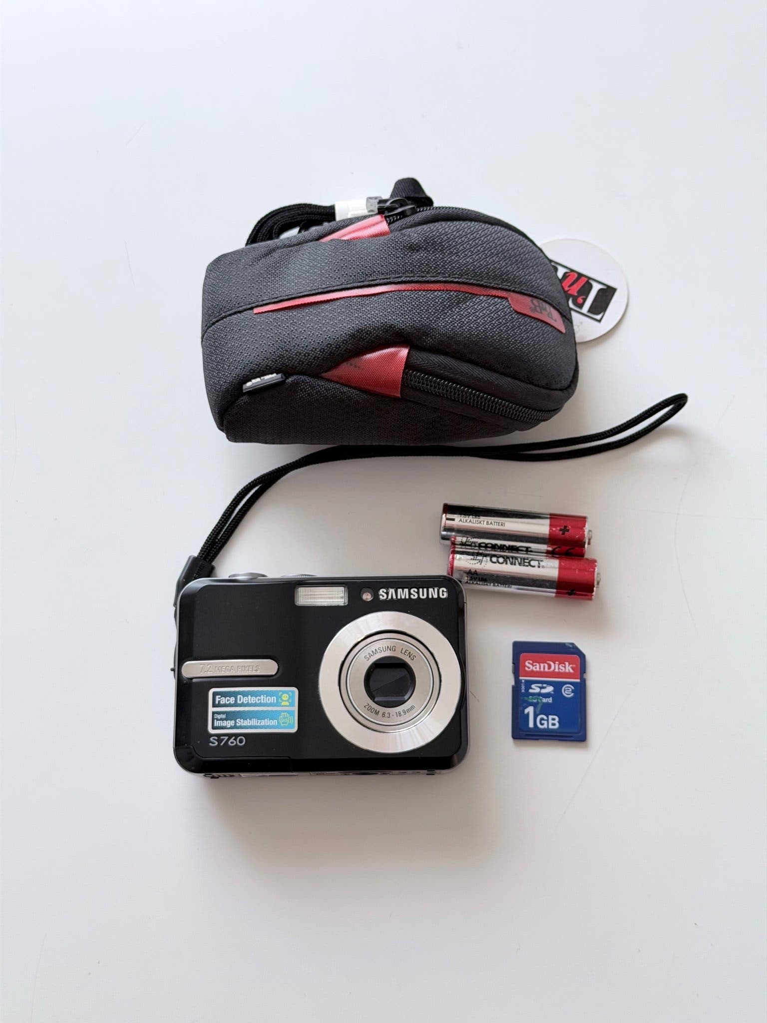 Vintage Samsung S760 Digital Camera, 7.2 Megapixels