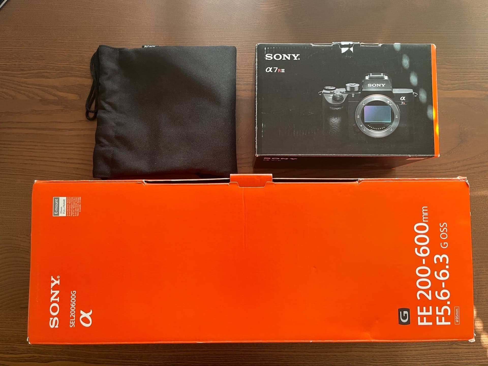 Sony A7R III A + Sony FE 200-600mm f/5,6-6,3 G + kartonger m. original tillbehör
