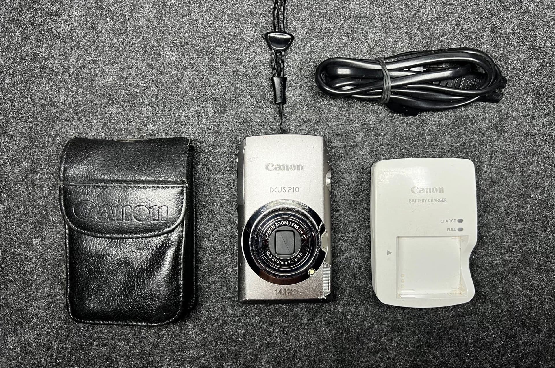 Canon IXUS 210 IS - Silver (14.1 Mpx) Inkl Väska + 16GB Minne
