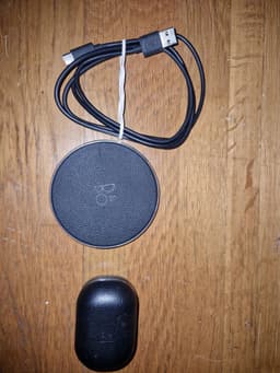 Bang & Olufsen Beoplay E8 2.0 In-ear hörlurar med trådlös laddningsplatta