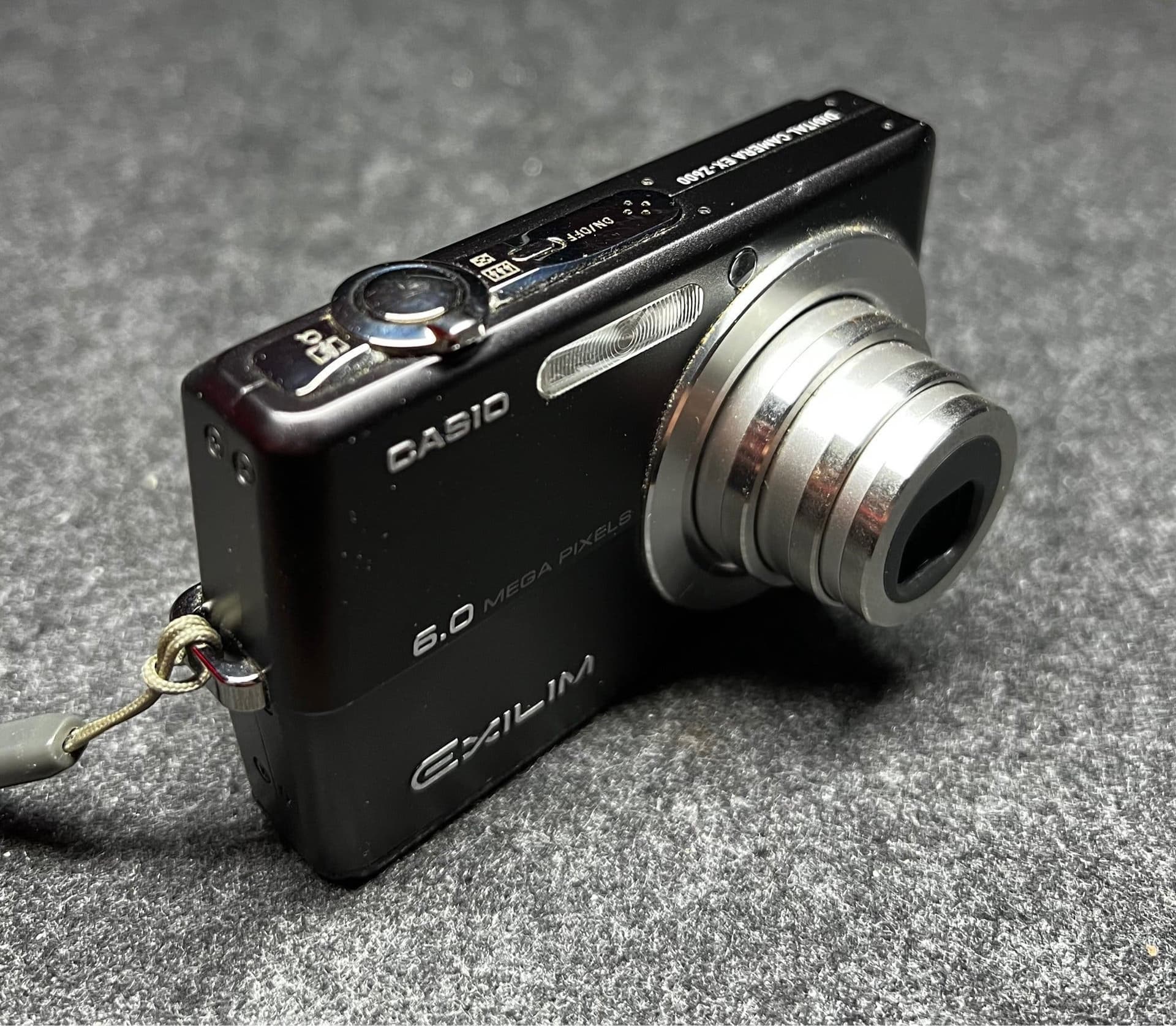 CASIO Exilim EX-Z600 svart digitalkamera [6 MP, 3 x optisk zoom, 2,7 tum LCD]