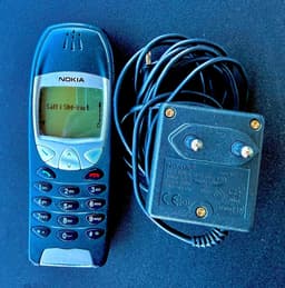 Nokia 6210 – startar, defekt strömknapp – originalbatteri