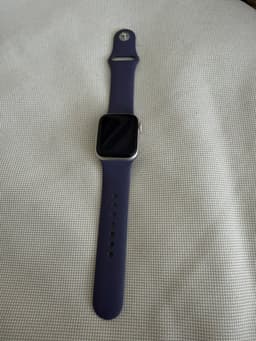Apple Watch Series 7 GPS 45mm Aluminium Midnatt med Sportband