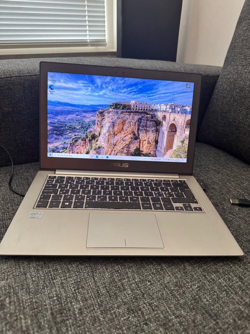 Asus ZenBook 13" M3