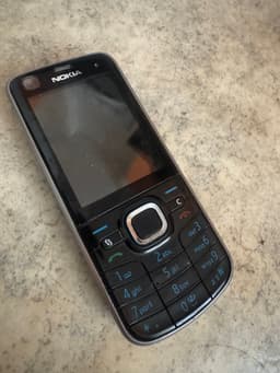 Defekt, men tar emot laddning/ Nokia 6220c-1 Mobiltelefon