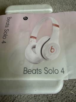 Beats Solo 4 Hörlurar cloud pink