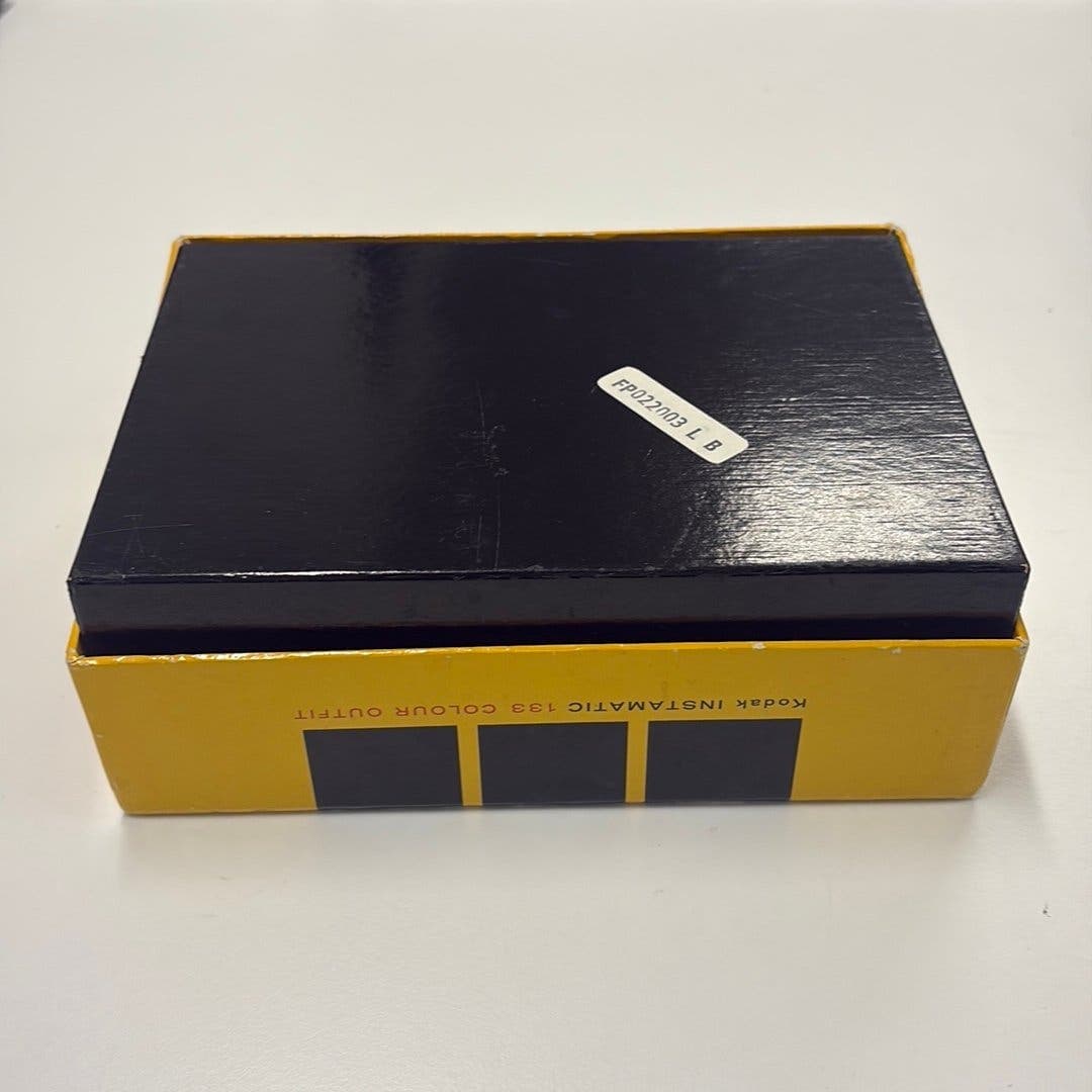 Kodak Instamatic 133 Colour Outfit – originalbox, manual & blixt – fungerande
