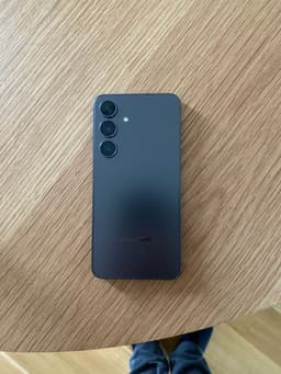 Säljer en Samsung Galaxy S24 i fint skick.