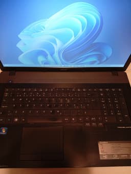 Acer 17"3 Skärm// Intel Core 2.20GHz// 8 GB RAM / 180 GB SSD//