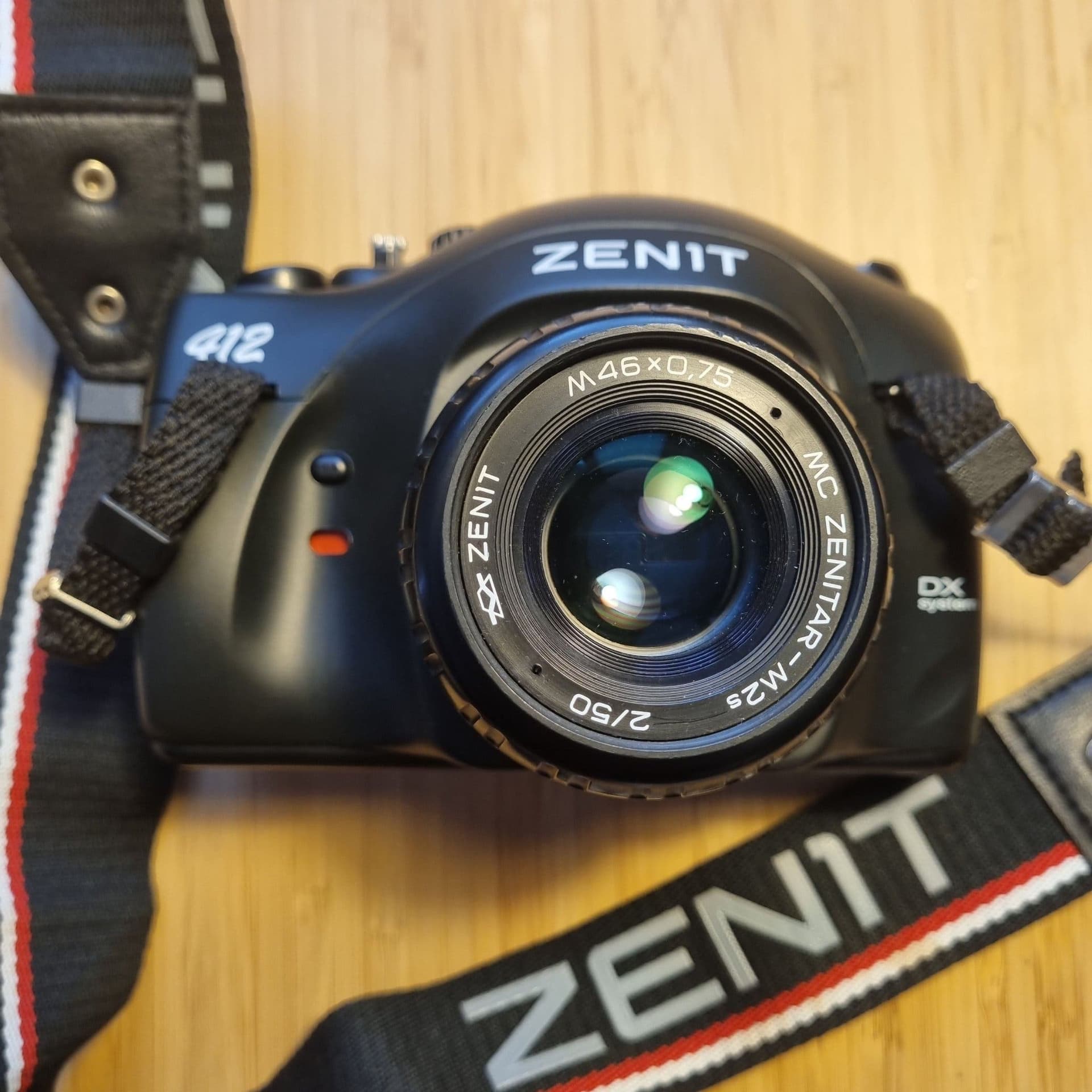 Kmz Zenit 412DX analog kamera med Zenitar-M2s objektiv