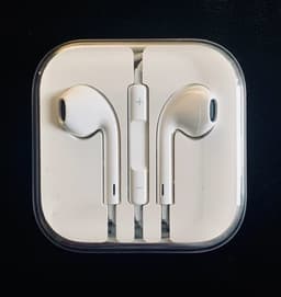 Apple EarPods • Oanvända • Present ?