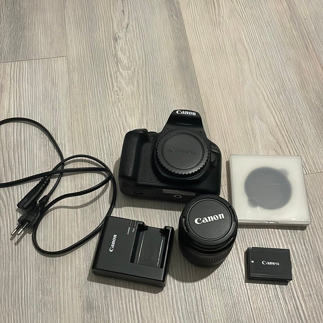 Canon Kamera 2000D woth 128 GB memory card