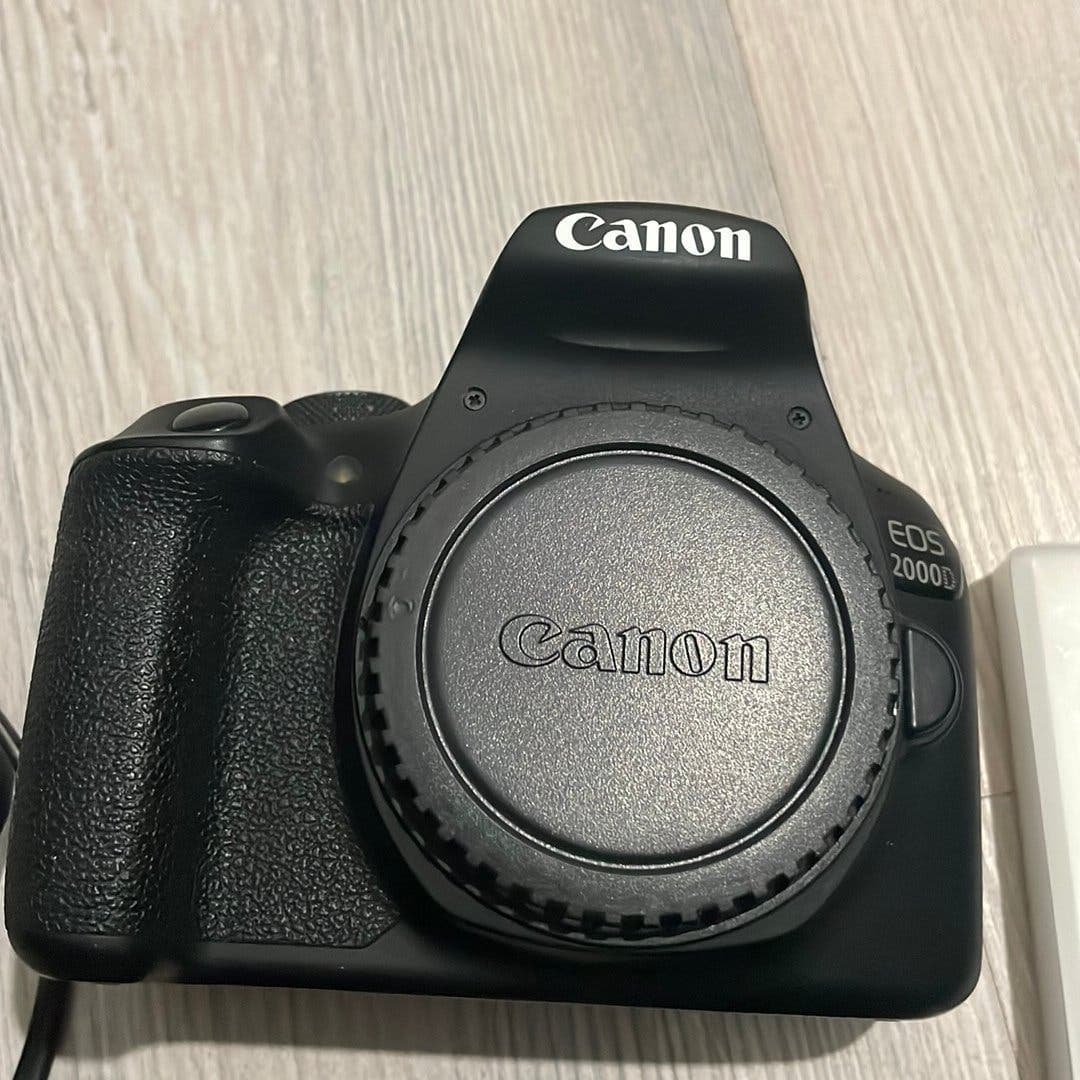 Canon Kamera 2000D woth 128 GB memory card