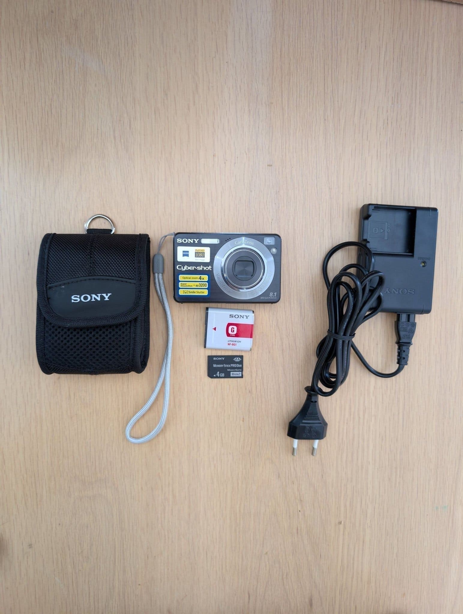 Sony Cyber-shot DSC-W130 8.1MP Digitalkamera Paket Komplett Minneskort 4GB Väska