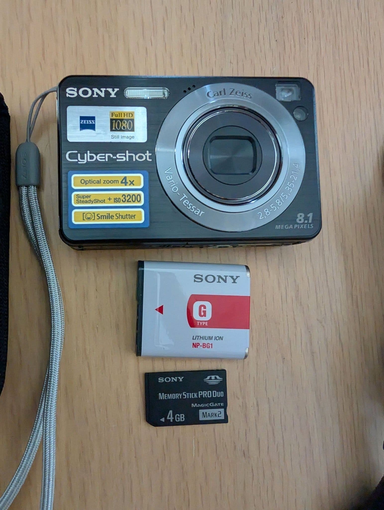 Sony Cyber-shot DSC-W130 8.1MP Digitalkamera Paket Komplett Minneskort 4GB Väska