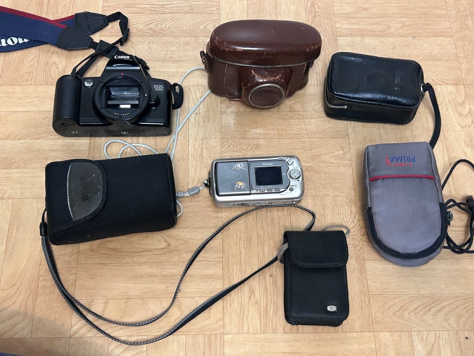 Kamerasamling / Partipris: Canon, Zeiss Ikon, Ricoh, Nikon, Casio (Otestat)