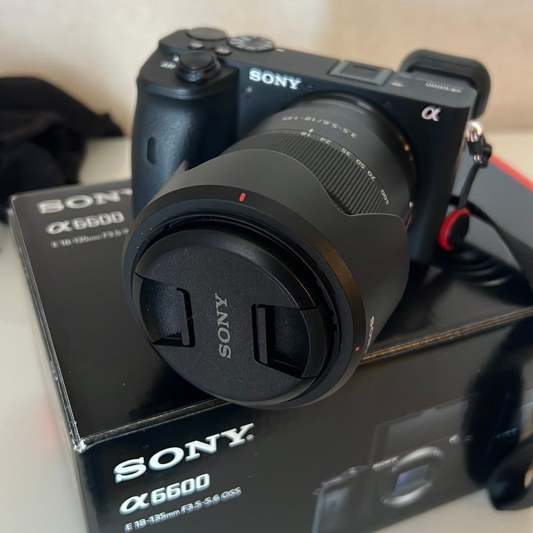 Sony A6600 med objektiv