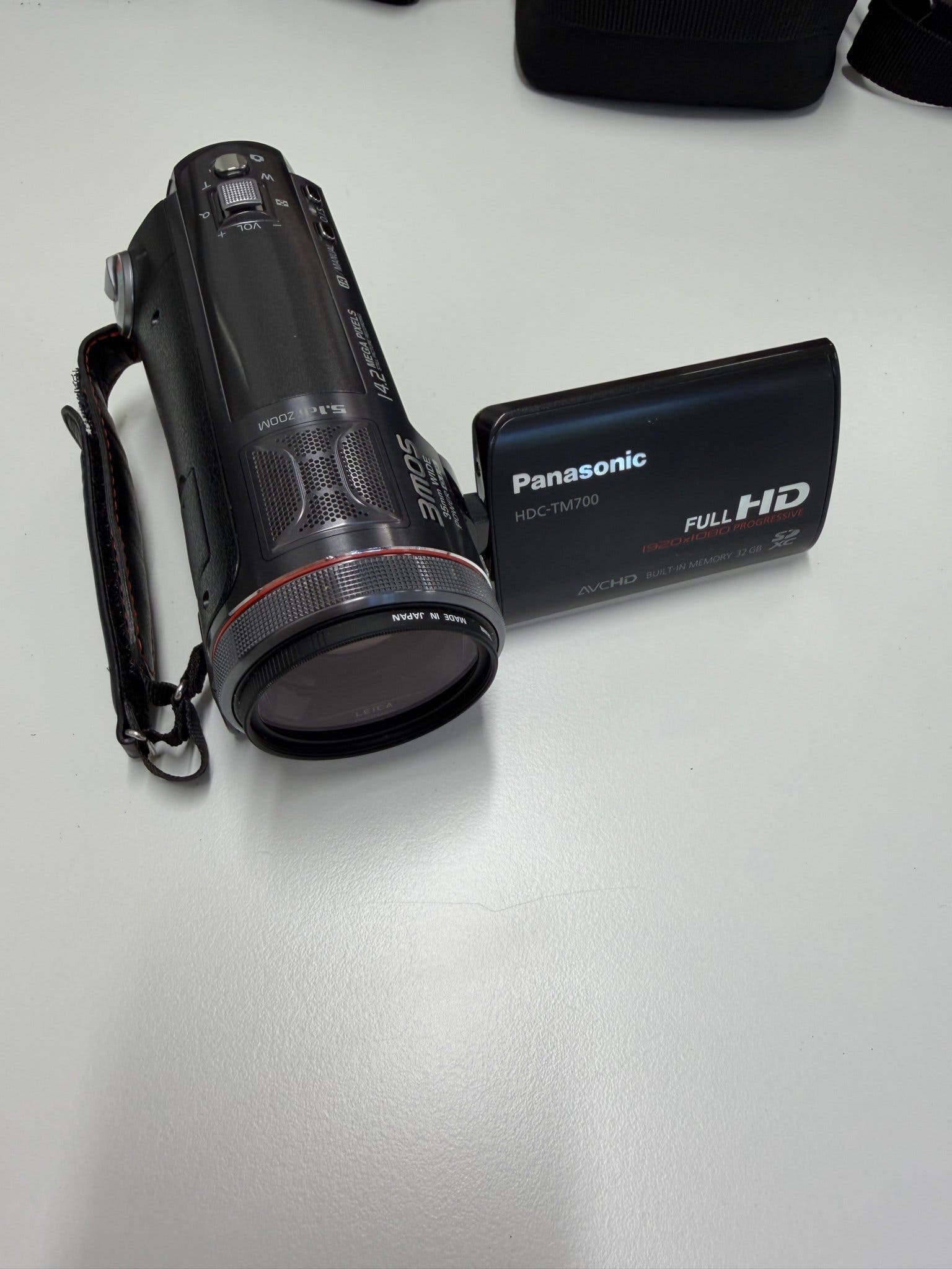 Panasonic HDC-TM700 Full HD 1080/50p – Leica 12x, 32GB, fullt fungerande + väska