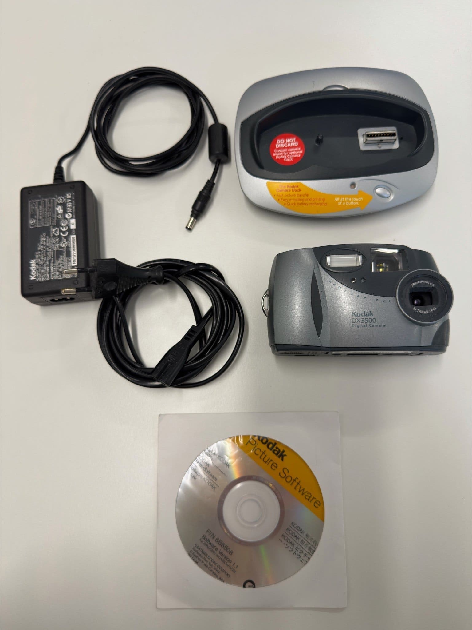 Kodak EasyShare DX3500 2,2 MP – fullt fungerande + docka, laddare & tillbehör