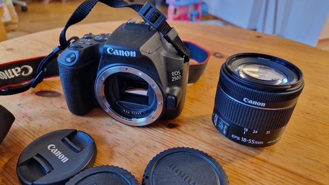 Canon EOS 250D + 18-55mm objektiv - Nyskick